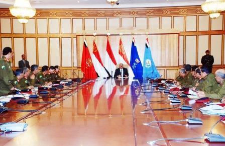 رئيس الجمهورية لدى لقائه مدراء الدوائر بوزارة الدفاع أمس